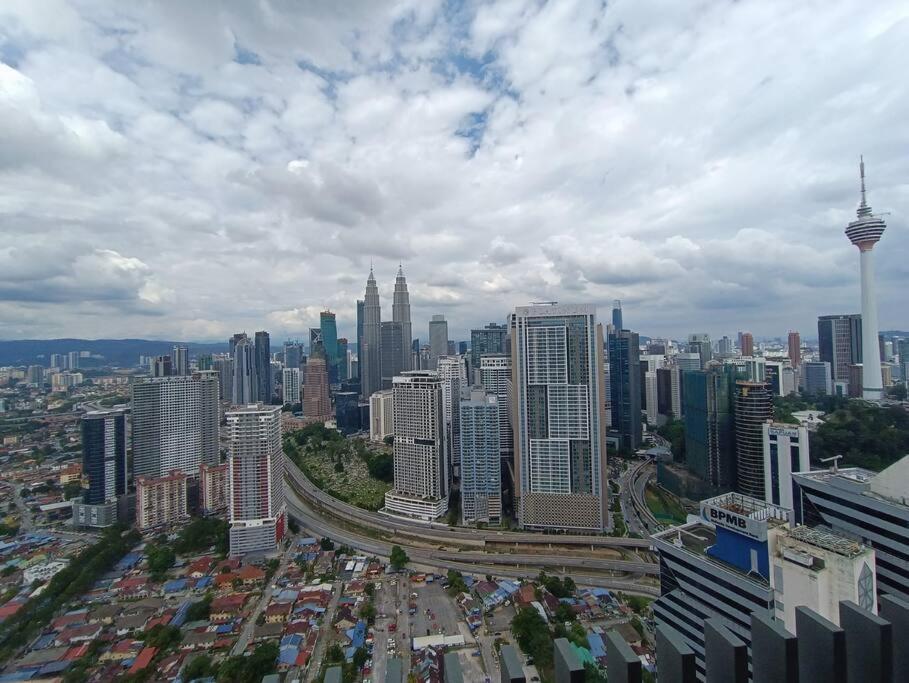 Lx 39A Balcony Klcc View 1 Bedroom Infinity Pool Куала Лумпур Екстериор снимка