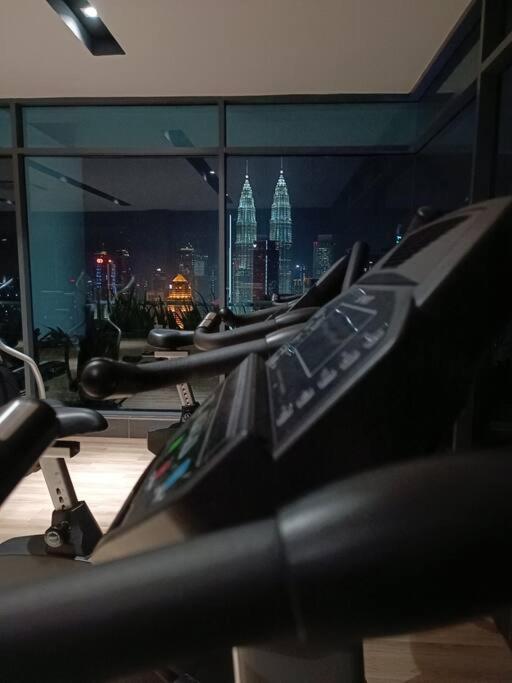 Lx 39A Balcony Klcc View 1 Bedroom Infinity Pool Куала Лумпур Екстериор снимка