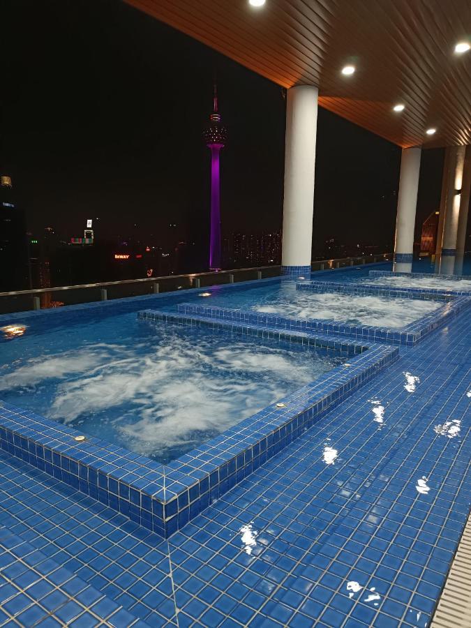 Lx 39A Balcony Klcc View 1 Bedroom Infinity Pool Куала Лумпур Екстериор снимка