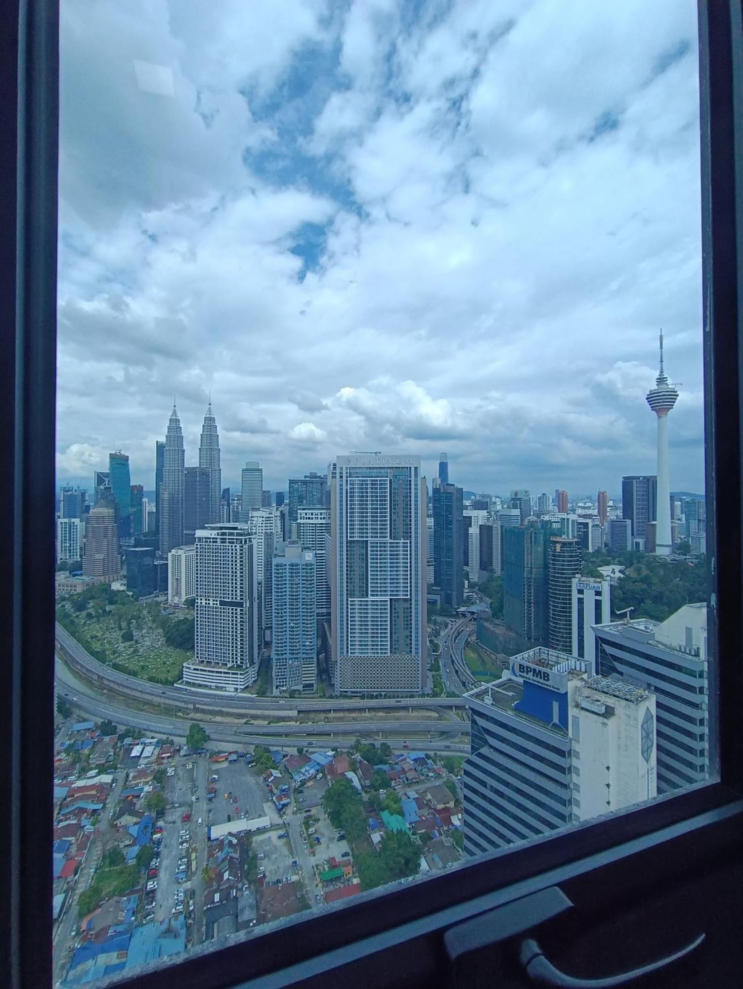 Lx 39A Balcony Klcc View 1 Bedroom Infinity Pool Куала Лумпур Екстериор снимка